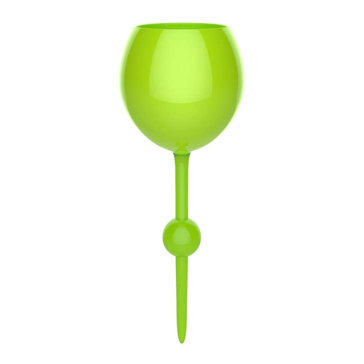 Clear glass tumbler with a smooth rim designed to hold beverages.