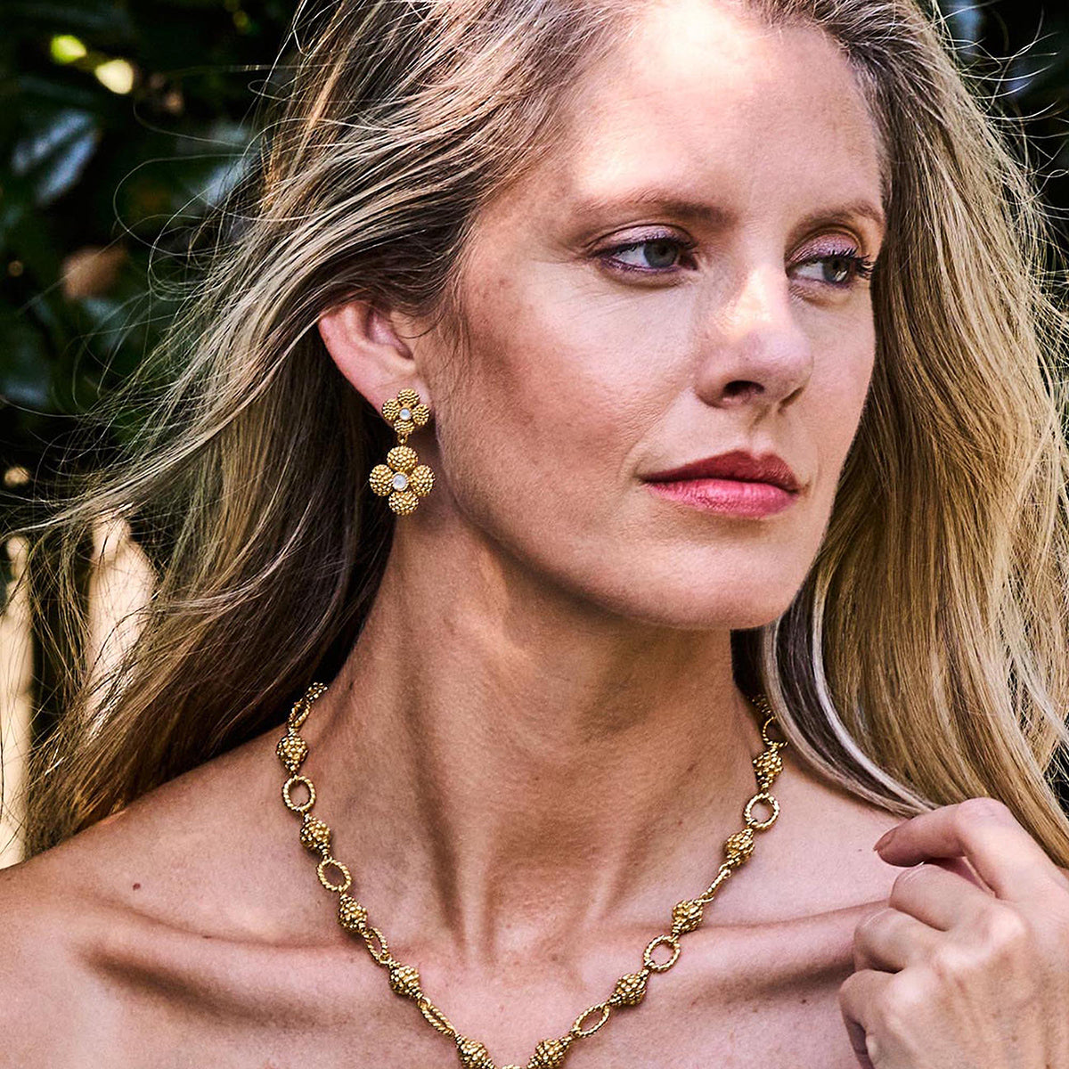 Berry Clover convertible duo earrings in MOP featuring an 18K gold over brass finish with anti-tarnish coating.