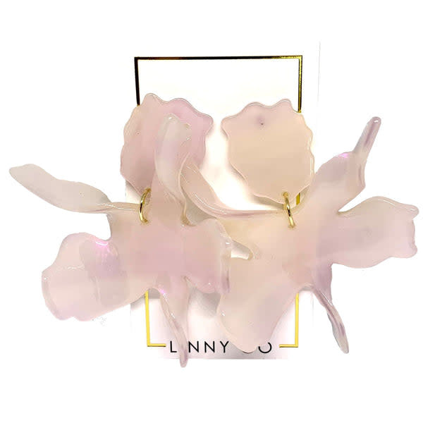 Flora abstract floral earring in light gold with delicate feather-like silhouette.