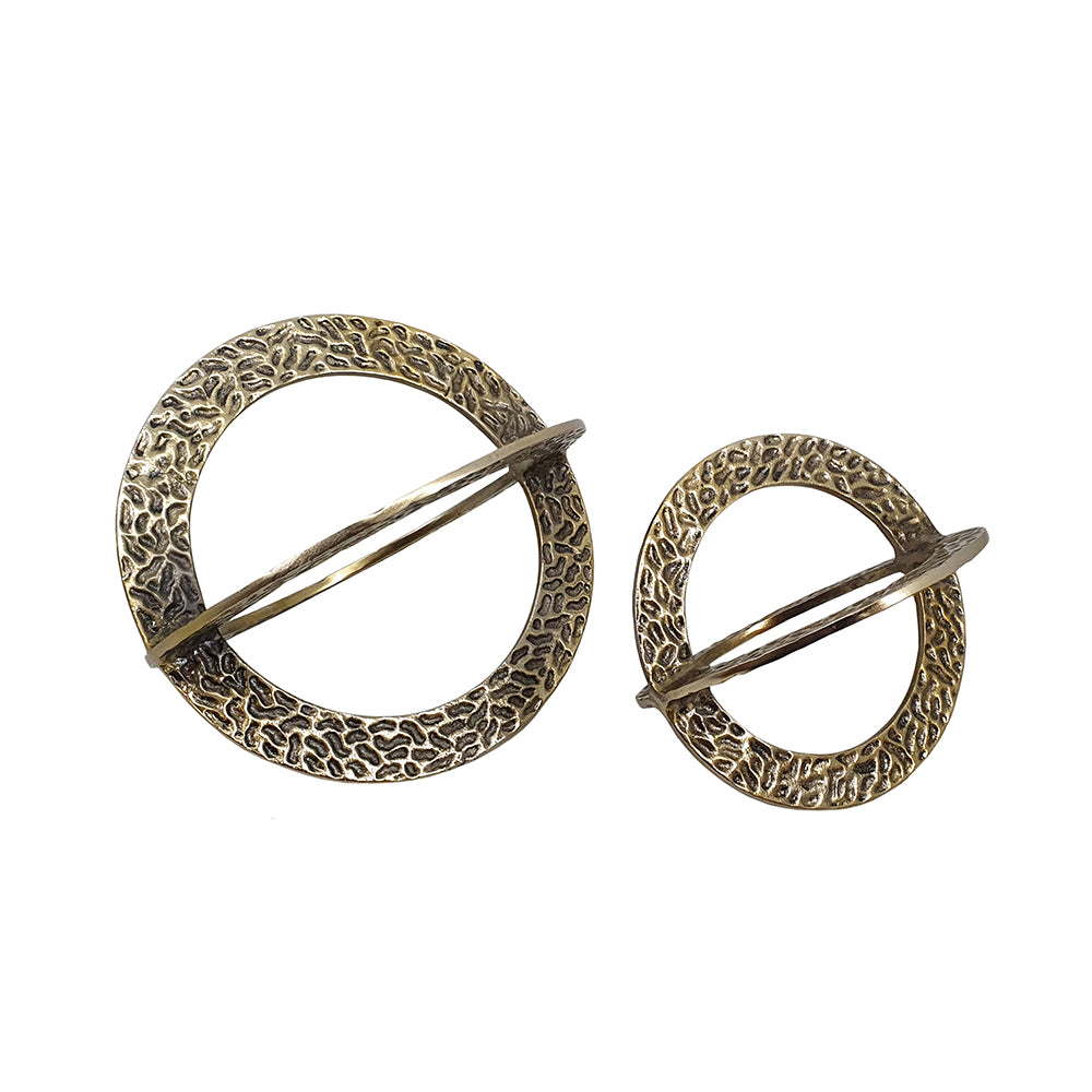 Nahara decorative rings in silver aluminum with a smooth geometric pattern.