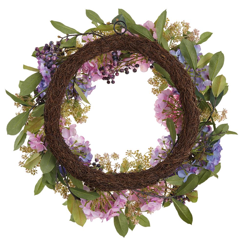 Round wreath with hydrangea blooms, Queen Anne's Lace flowers, and Japanese climbing fern on a dark background.