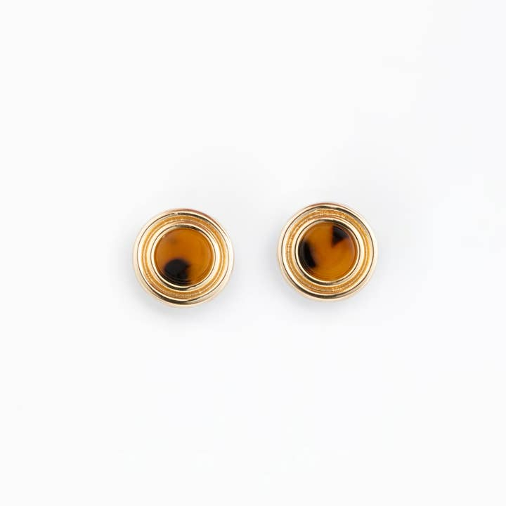 Round gold-tone stud earrings with a circular tortoiseshell resin inlay.