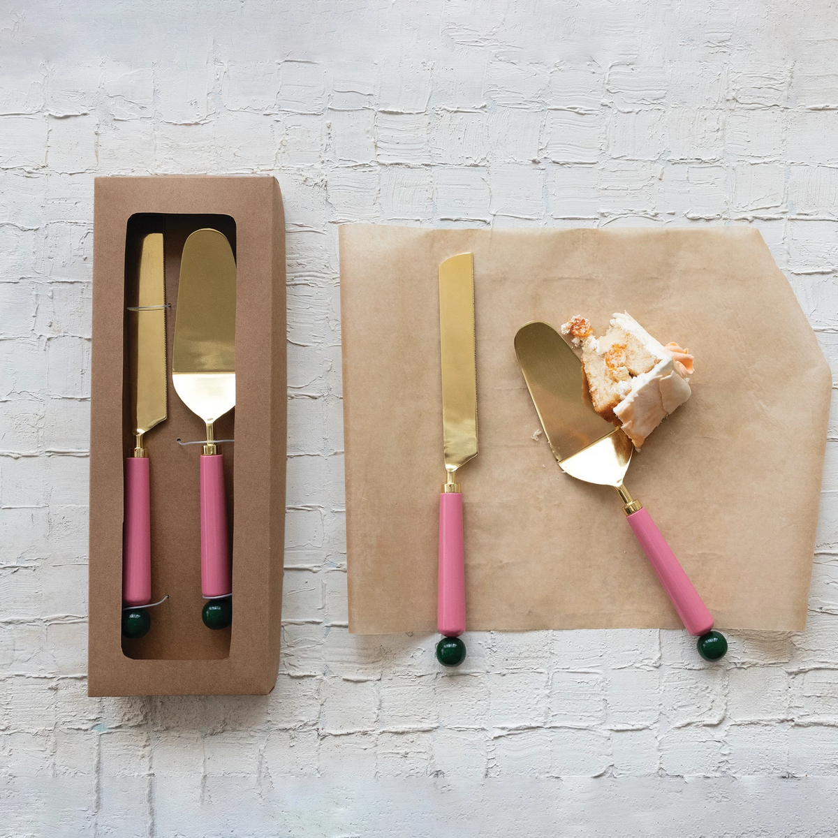 Set of stainless steel cake servers with dark resin handles