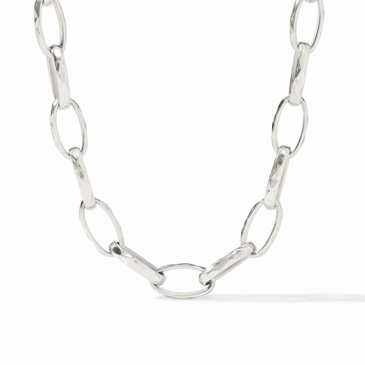Solara Link Necklace in silver featuring alternating smooth and hammered oval links.