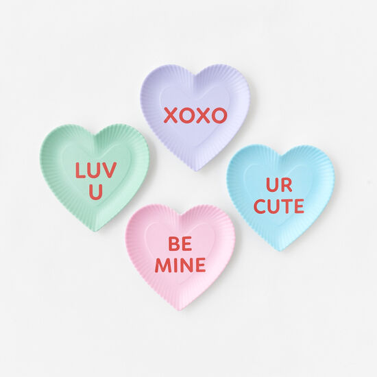 Round white melamine plate with a red heart-shaped conversation bubble graphic.