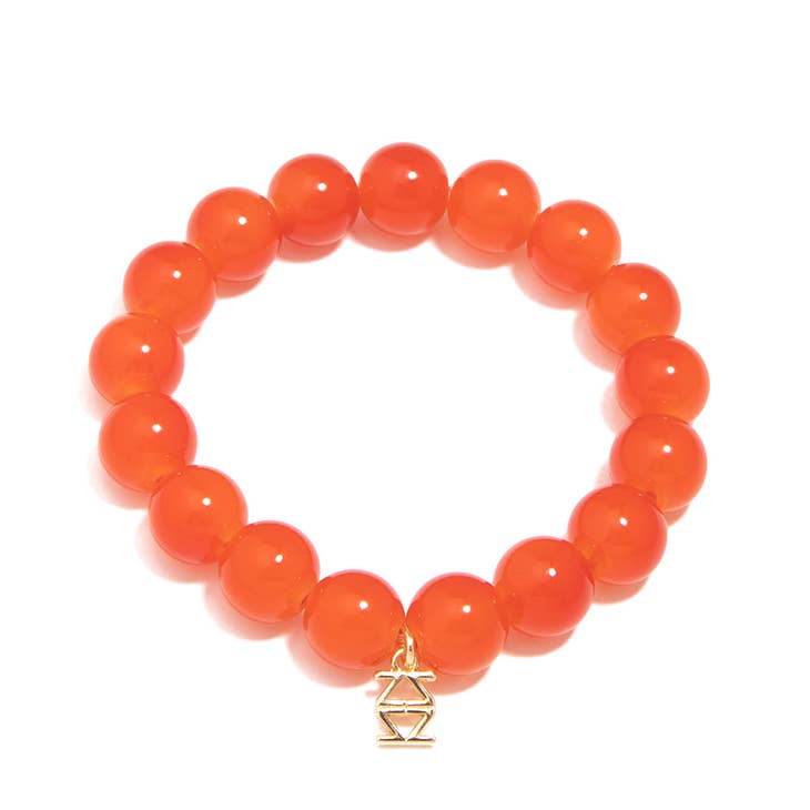 Stretch bracelet with glossy lucite glass beads in a solid color.
