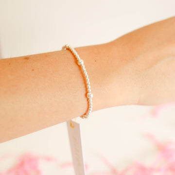 Silver basic bracelet with a simple chain link design