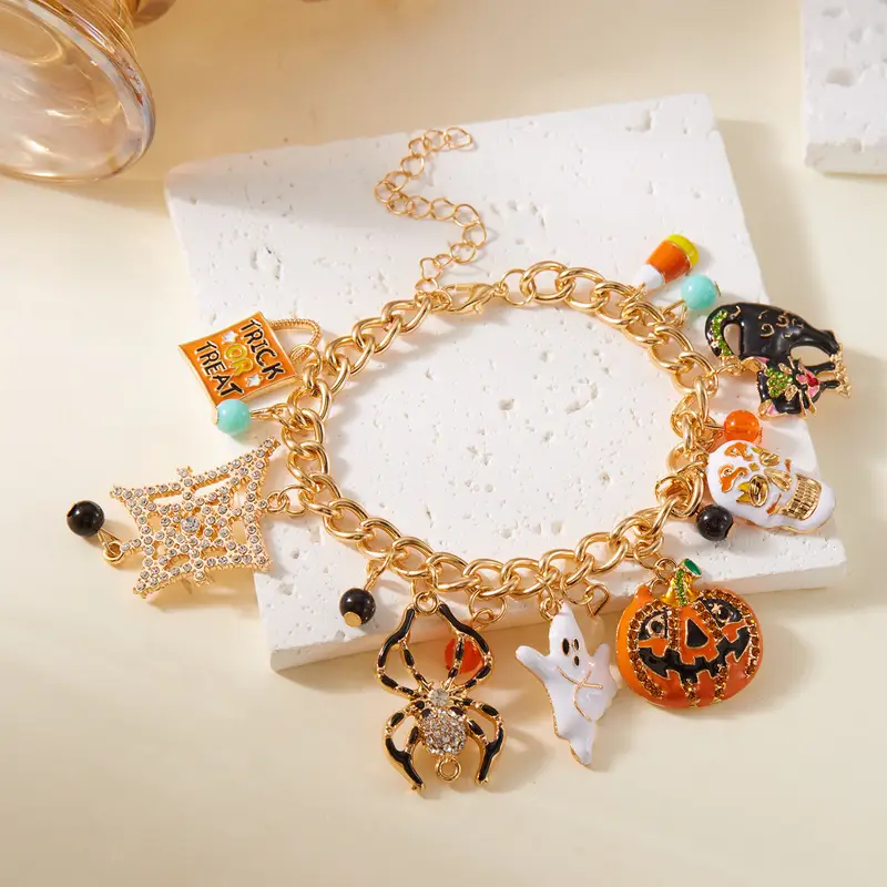 Halloween charm bracelet in black alloy with a pumpkin motif.