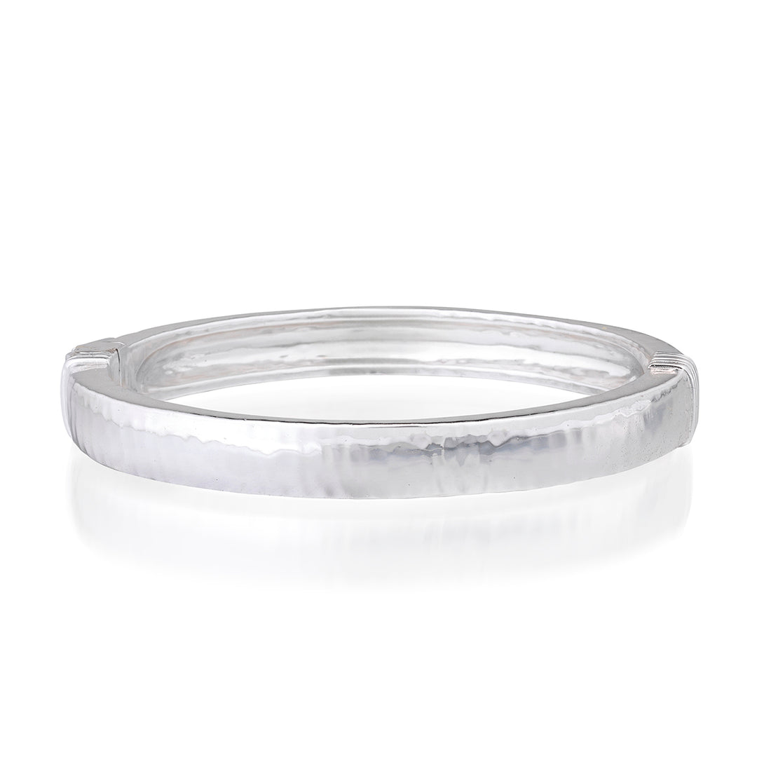 Cleopatra silver oval hinged bangle with a hammered finish, size M/L.