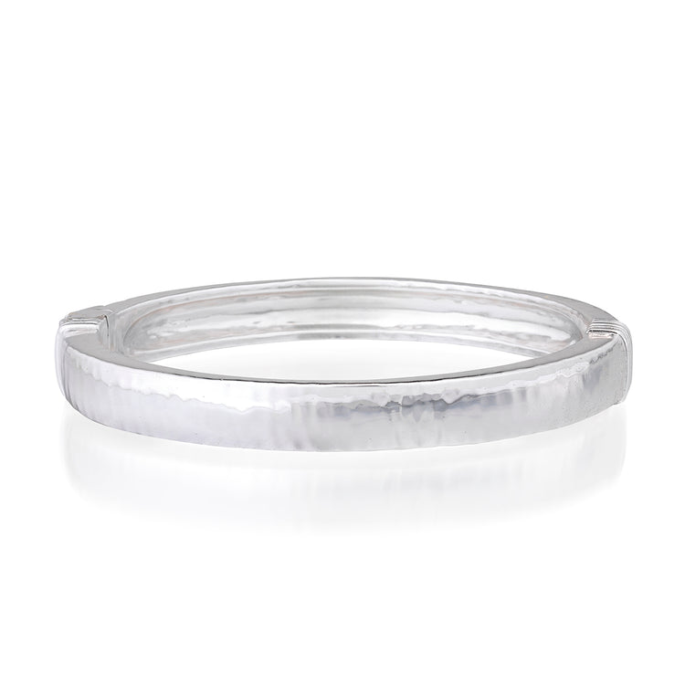 Cleopatra silver oval hinged bangle with a hammered finish, size M/L.
