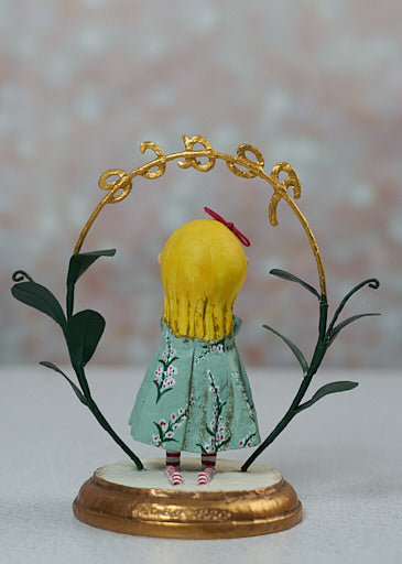 7-inch poly resin figurine titled Praying for Peace with a praying silhouette.