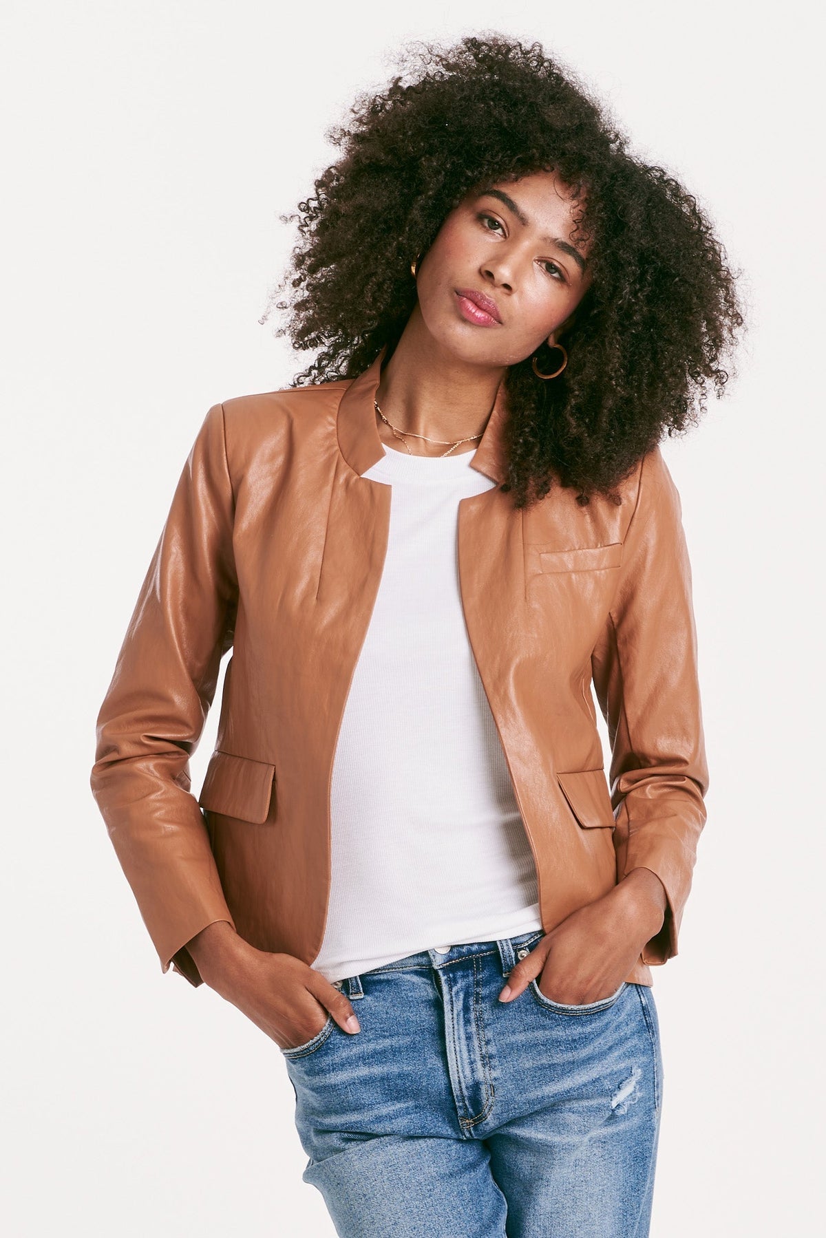 Jane Trinity blazer jacket in vegan leather with a tailored fit.